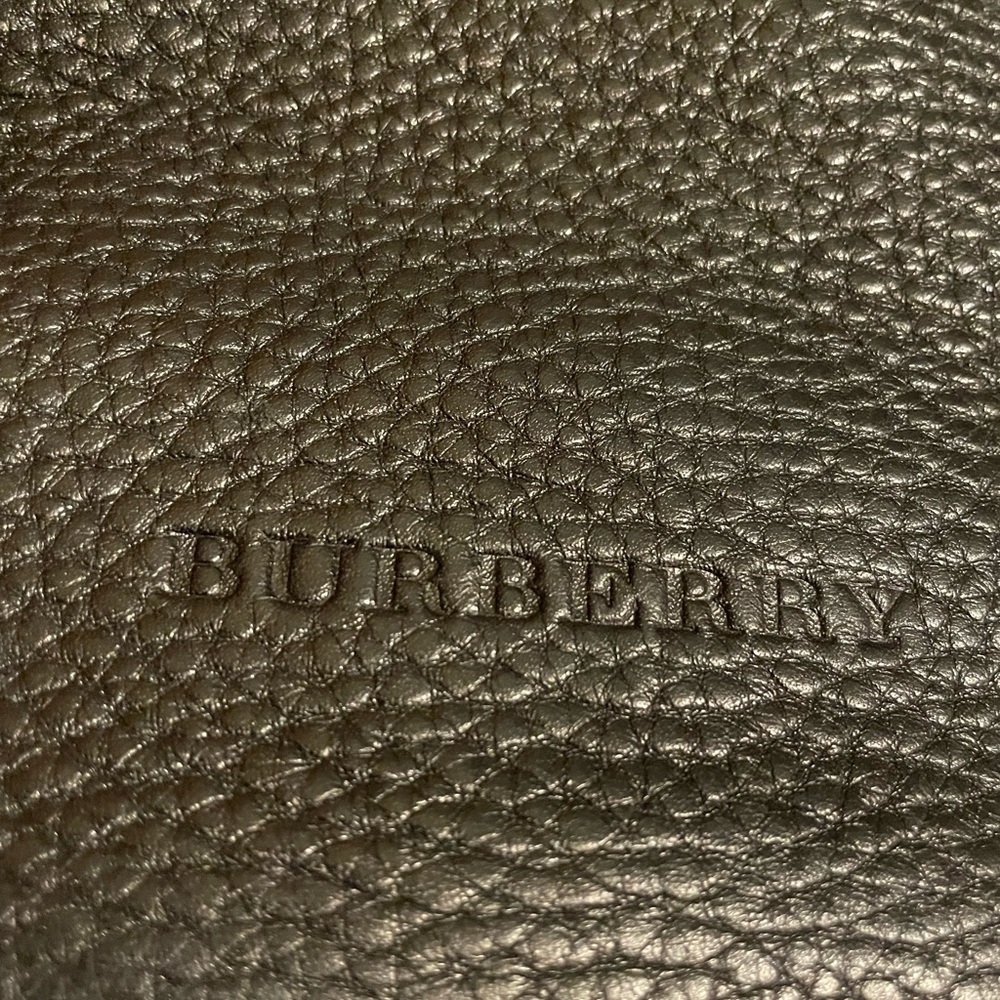 Authentic Burberry Maidstone Large Leather Tote - Picture 12 of 14